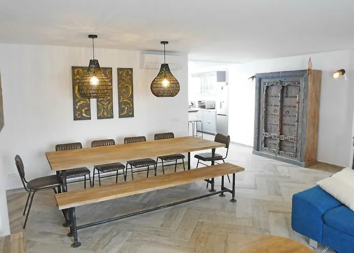 بيت للعطل Modern House In Calle Carretas