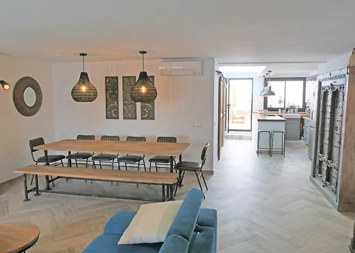 بيت للعطل Modern House In Calle Carretas