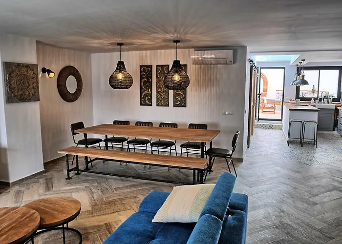 بيت للعطل Modern House In Calle Carretas