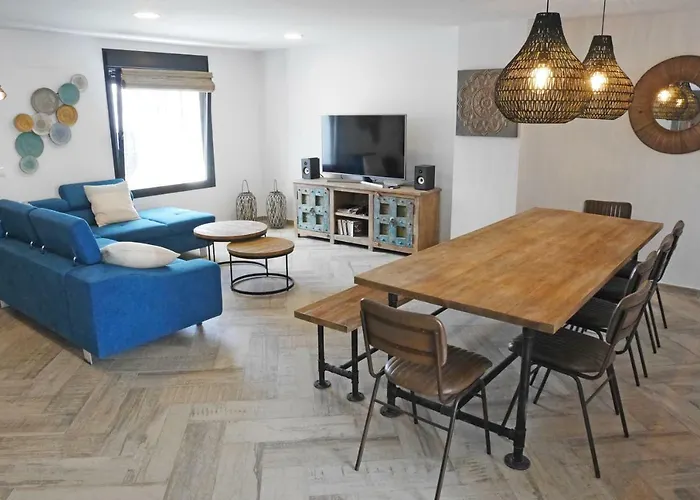 Modern House In Calle Carretas بيت للعطل نيرخا