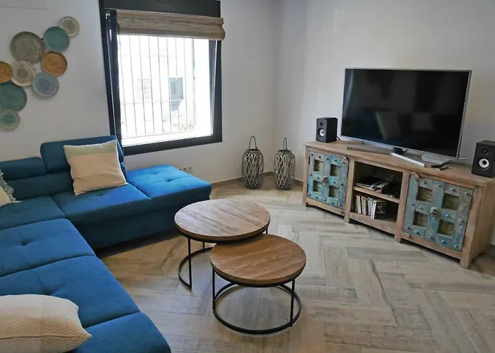 Modern House In Calle Carretas بيت للعطل